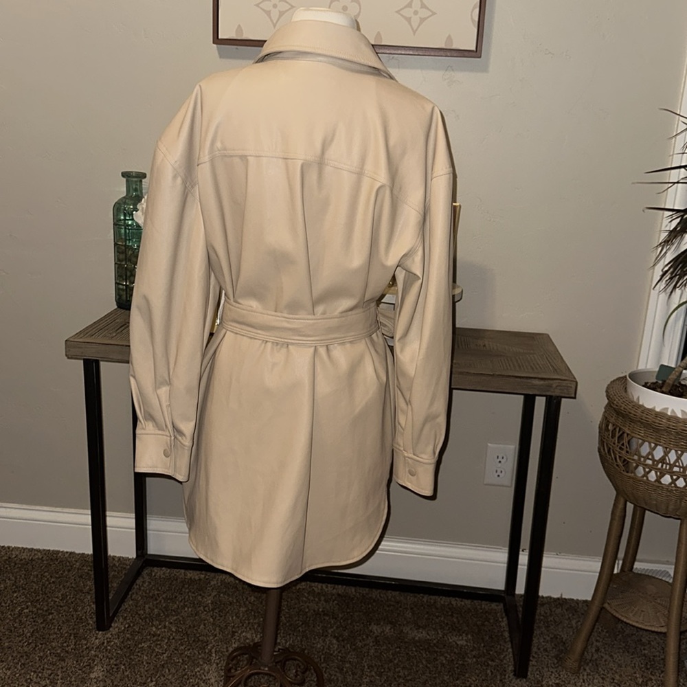 NVLT Vegan Leather Latte Women's Cream Belted Jacket New With Tags $189 MSRP L - Picture 5 of 8